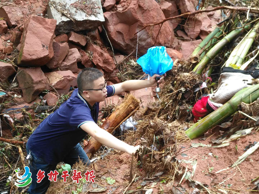 赵鑫现场核实灾情2.jpg