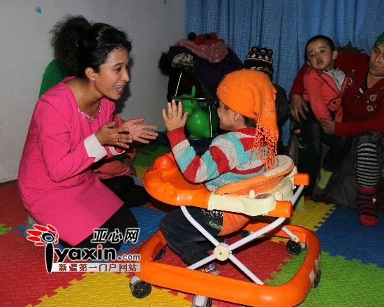 新疆女大学生村官租房照顾六名脑瘫儿想成立一家脑瘫儿康复中心